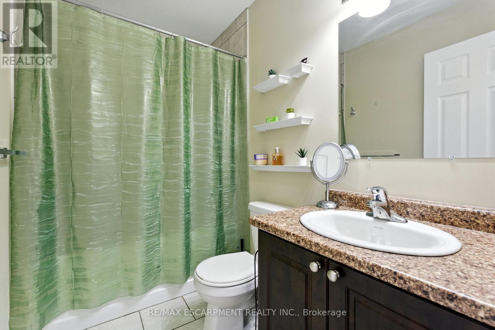 61 - 21 Diana Avenue, Brantford, ON - Indoor Photo Showing Bathroom