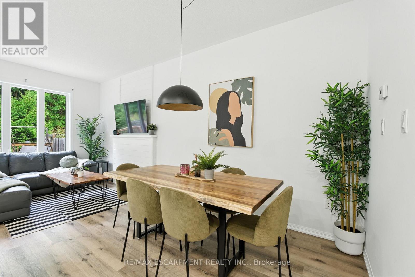 61 - 21 Diana Avenue, Brantford, ON - Indoor