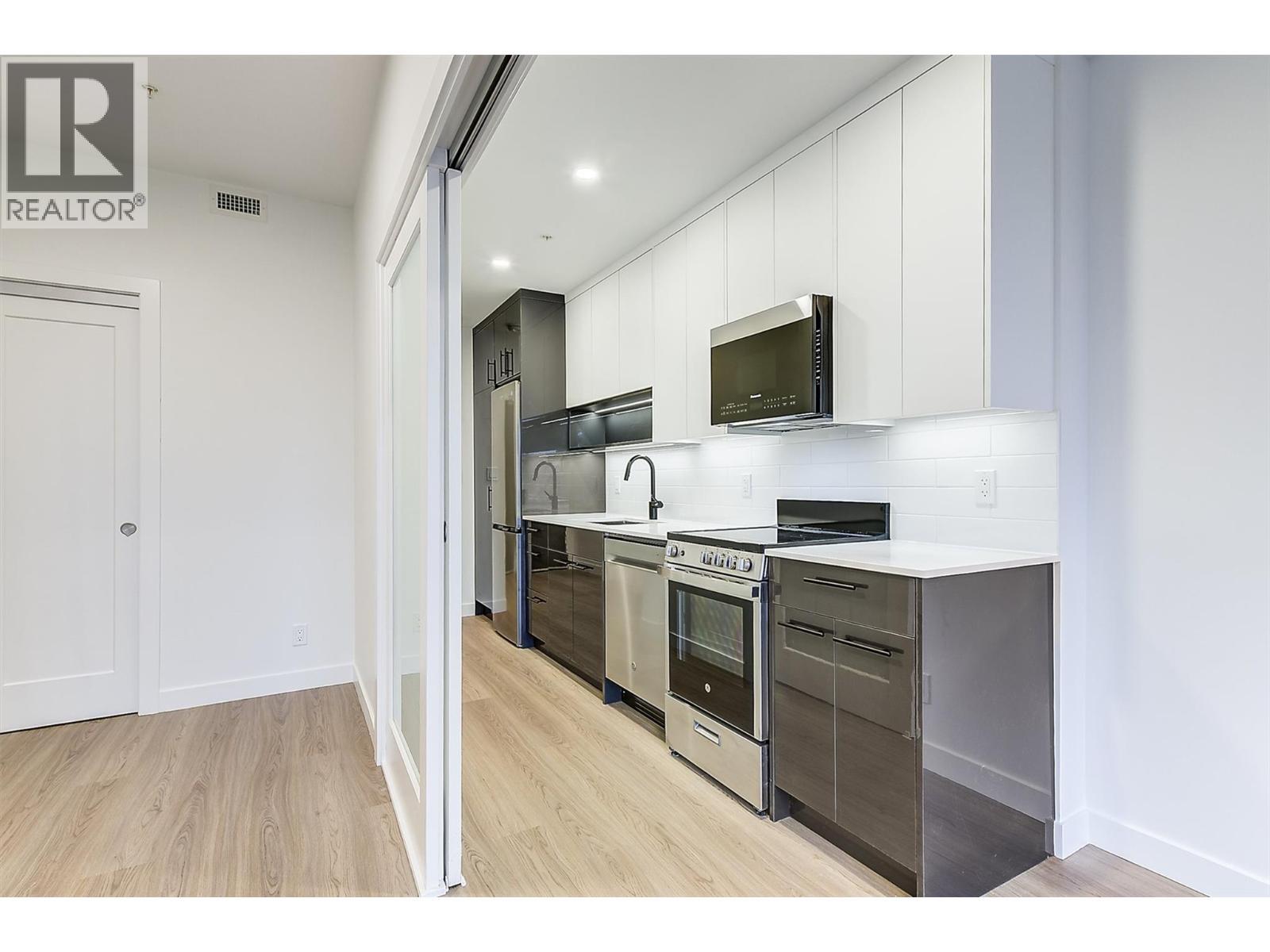 1380 Pridham Avenue Unit# 203, Kelowna, BC - Indoor Photo Showing Kitchen
