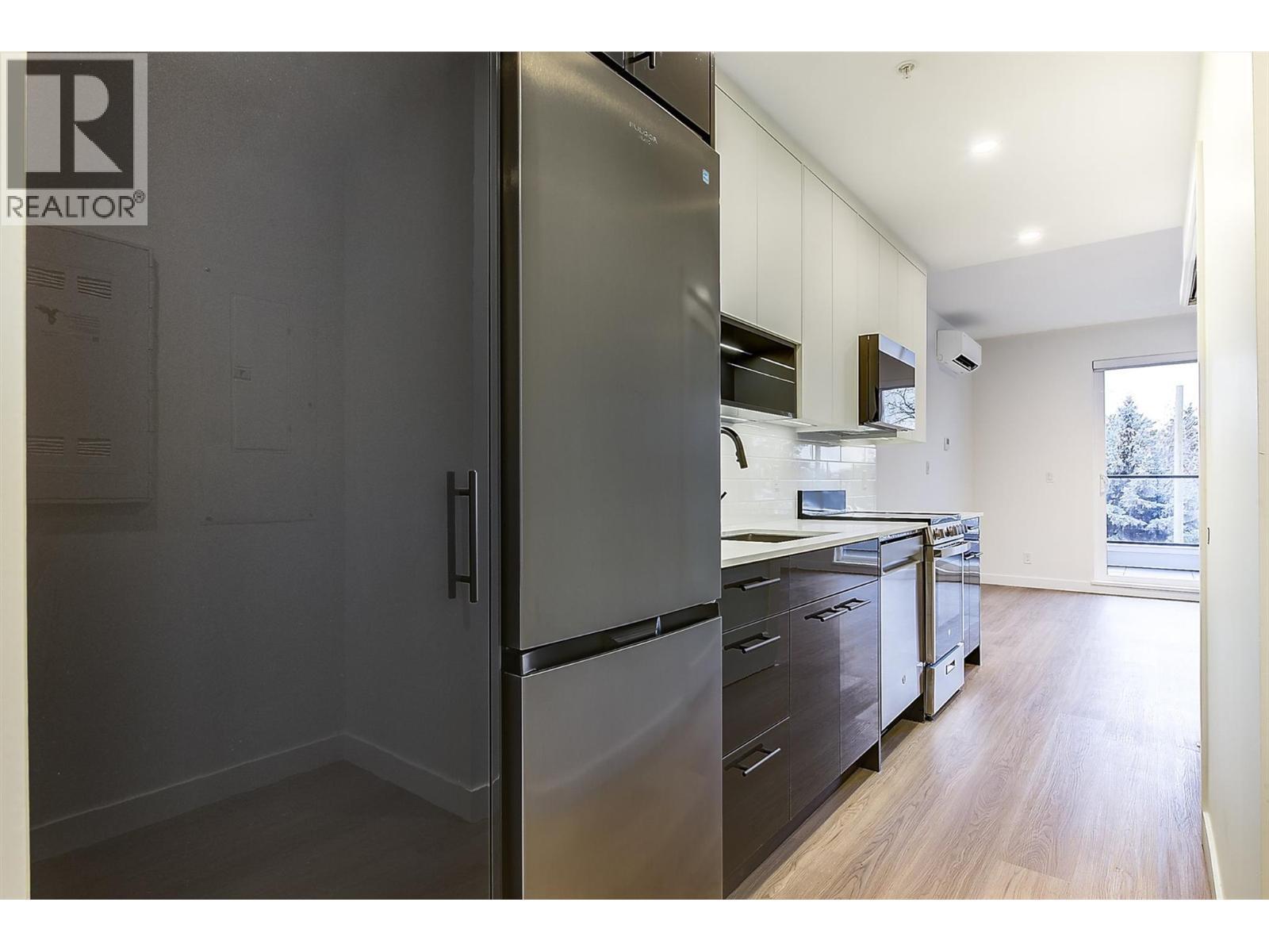 1380 Pridham Avenue Unit# 203, Kelowna, BC - Indoor Photo Showing Kitchen