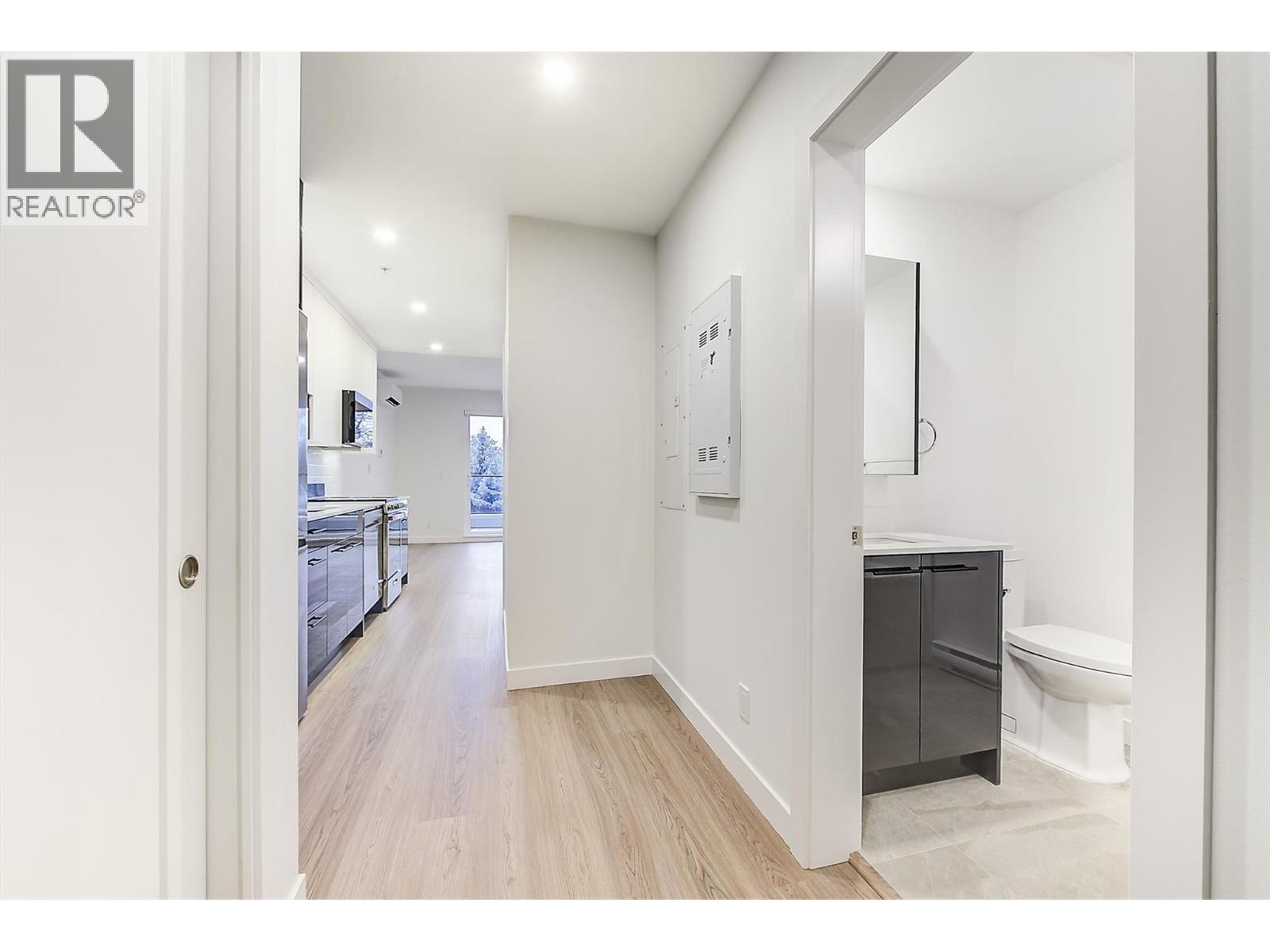 1380 Pridham Avenue Unit# 203, Kelowna, BC - Indoor Photo Showing Bathroom