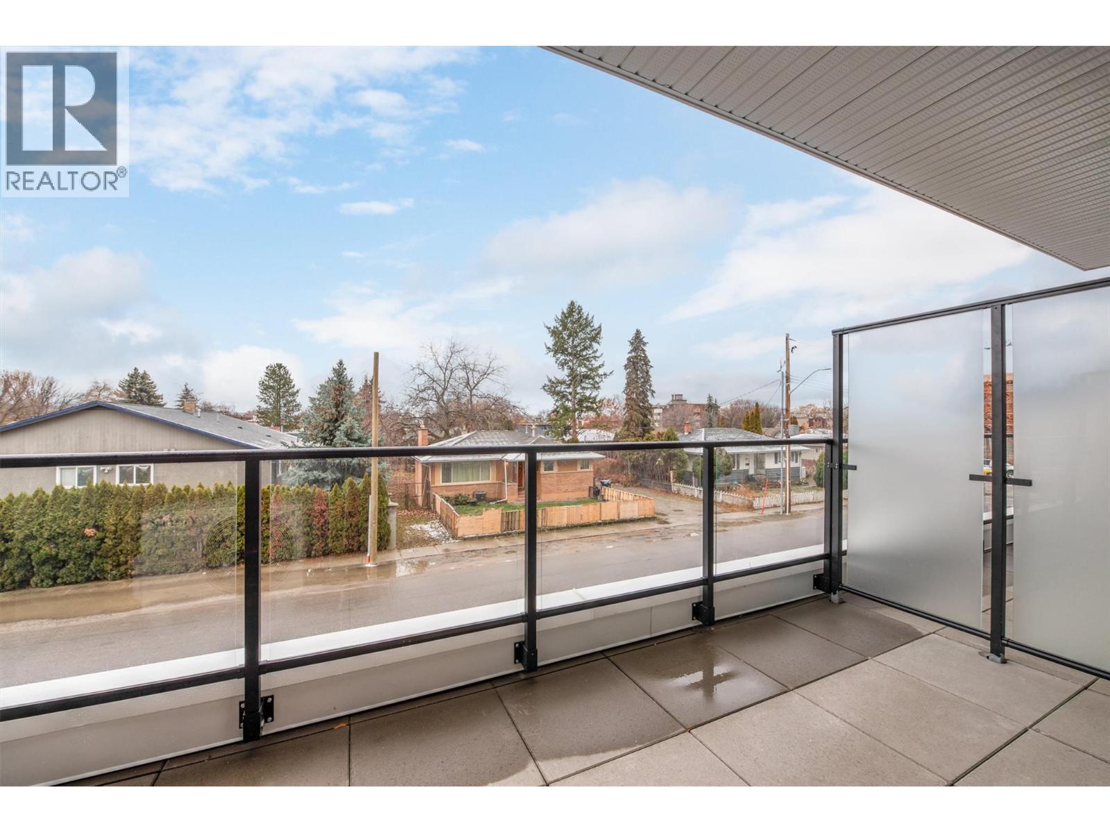 1380 Pridham Avenue Unit# 203, Kelowna, BC - Outdoor With Exterior