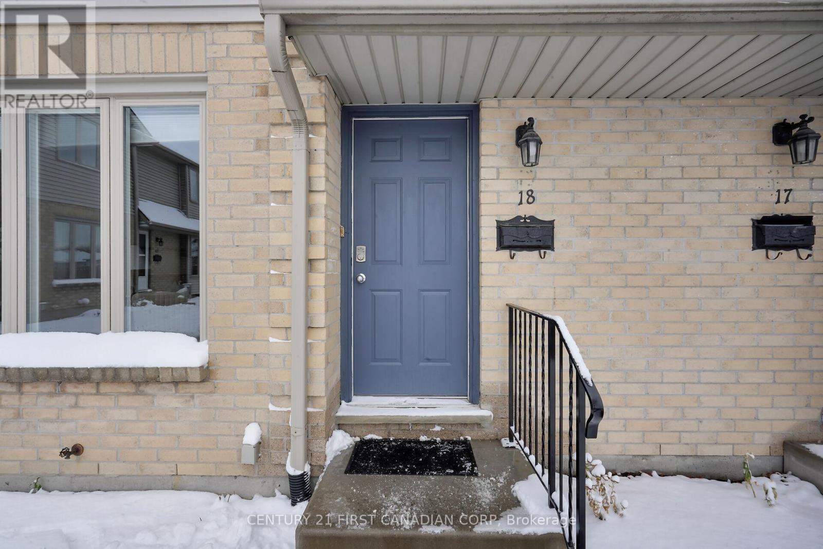 18 - 1138 Kipps Lane E, London East (East A), ON - Indoor Photo Showing Living Room
