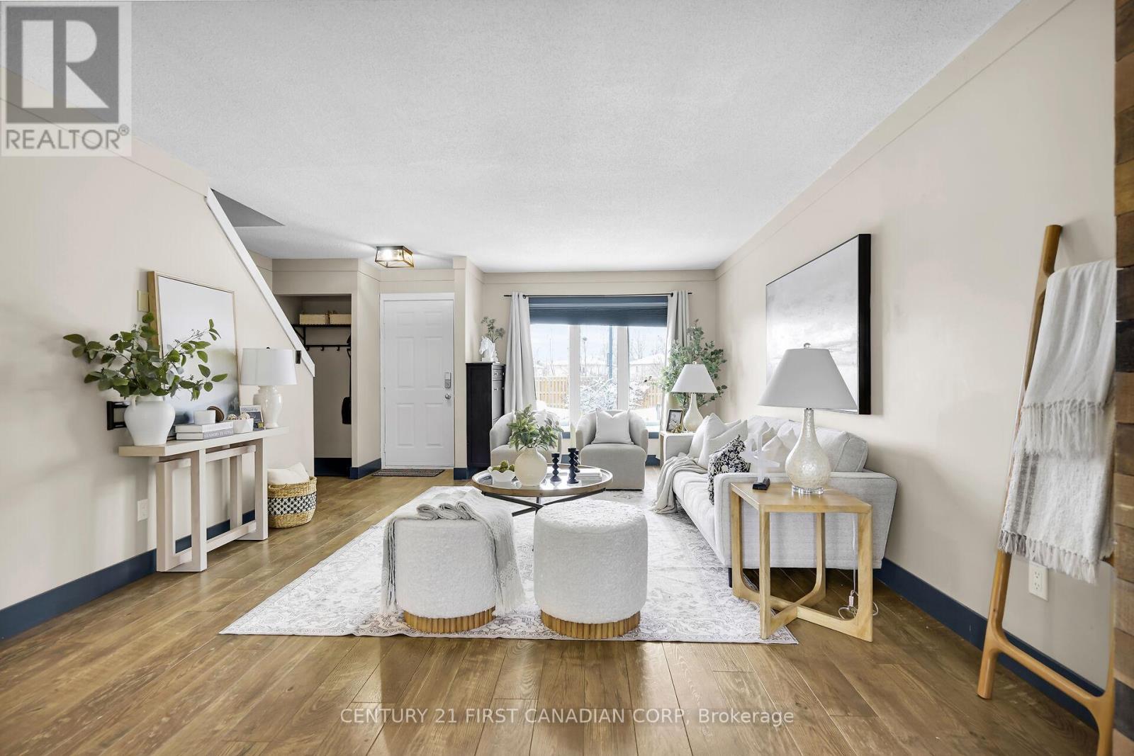 18 - 1138 Kipps Lane E, London East (East A), ON - Indoor Photo Showing Living Room