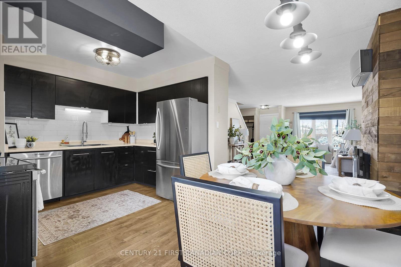 18 - 1138 Kipps Lane E, London East (East A), ON - Indoor Photo Showing Kitchen With Stainless Steel Kitchen With Upgraded Kitchen