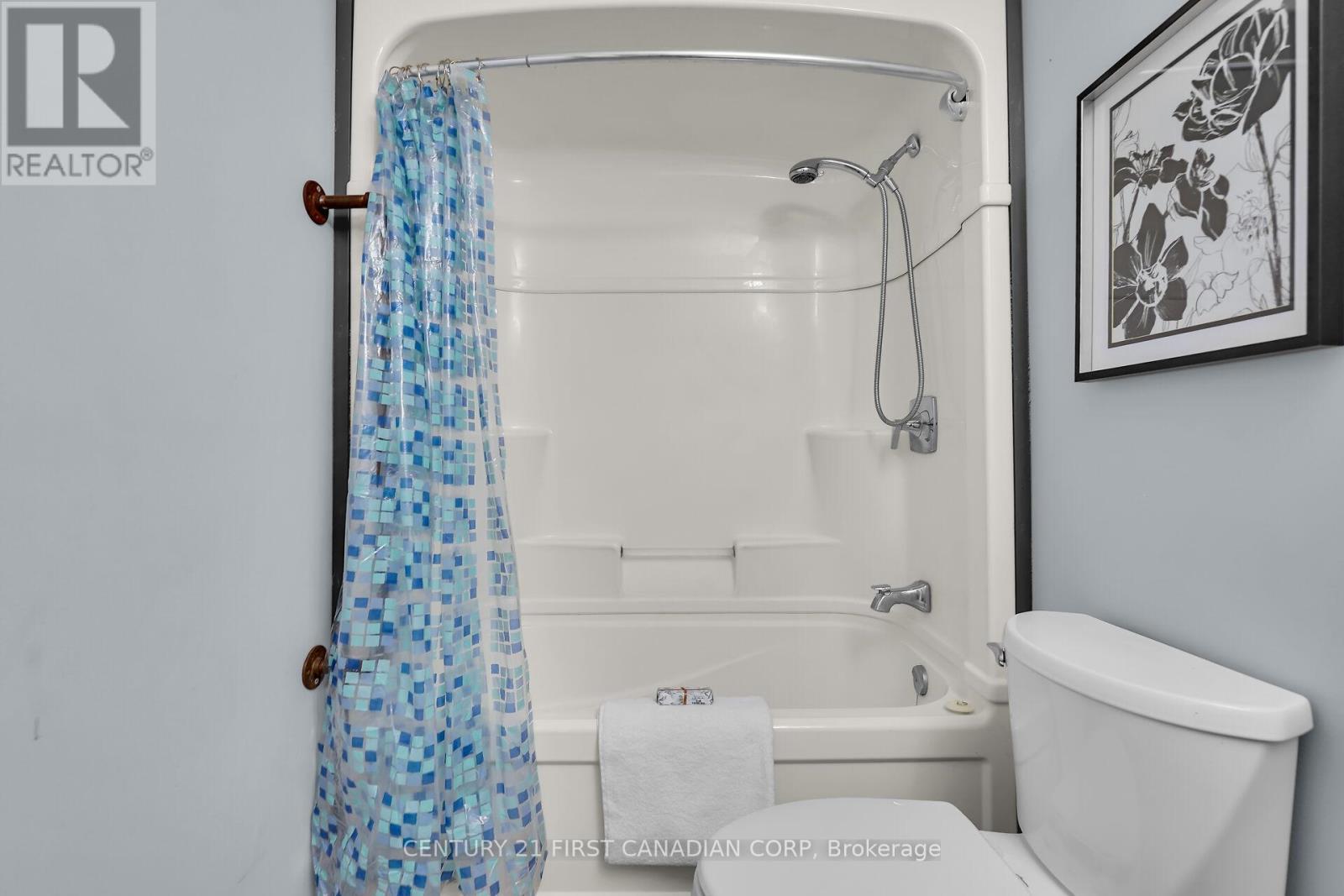 18 - 1138 Kipps Lane E, London East (East A), ON - Indoor Photo Showing Bathroom