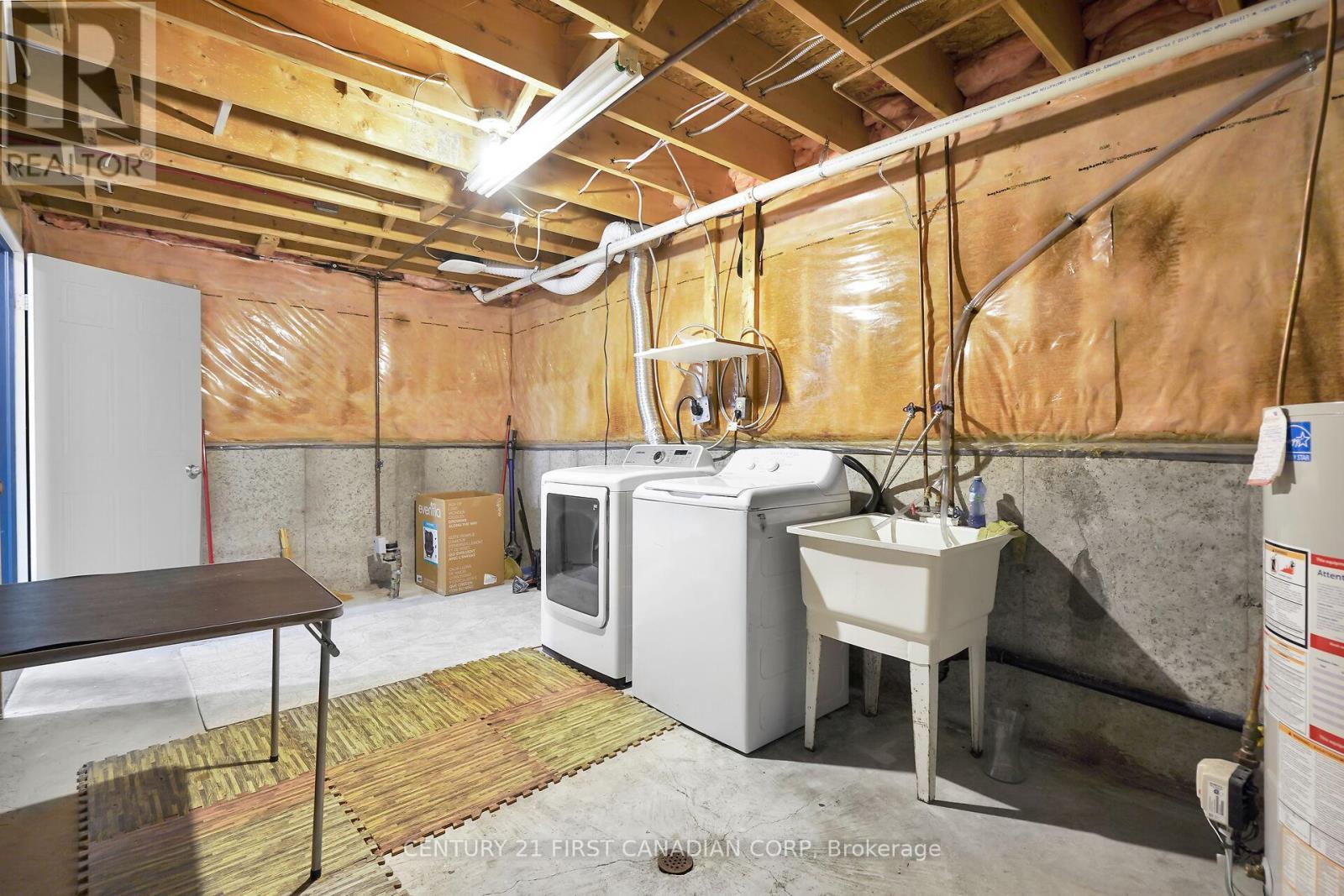 18 - 1138 Kipps Lane E, London East (East A), ON - Indoor Photo Showing Laundry Room
