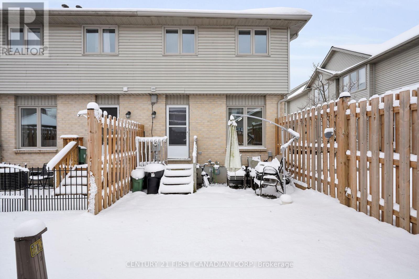 18 - 1138 Kipps Lane E, London East (East A), ON - Outdoor With Exterior