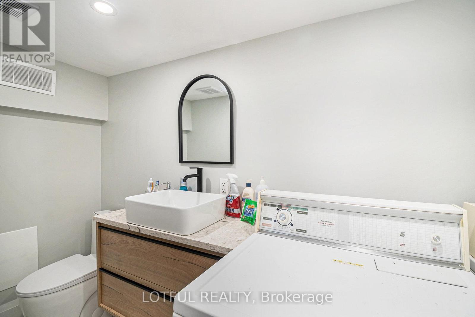 13 Pinehurst Avenue, Ottawa, ON - Indoor Photo Showing Bathroom