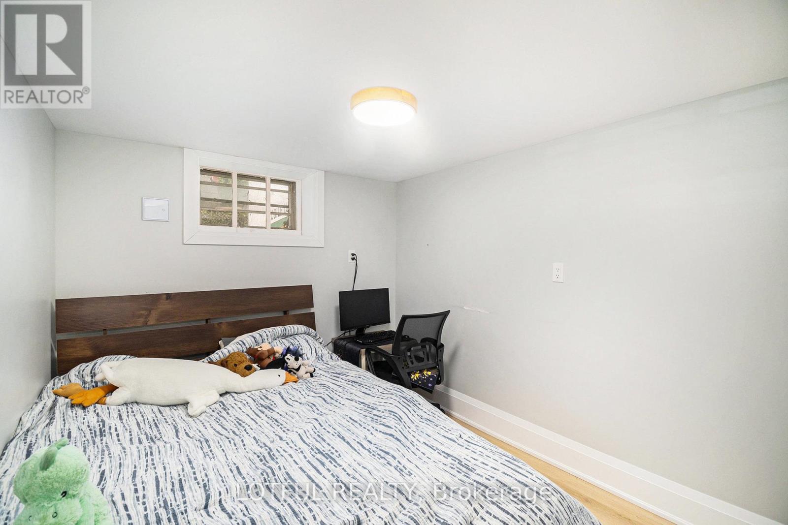 13 Pinehurst Avenue, Ottawa, ON - Indoor Photo Showing Bedroom