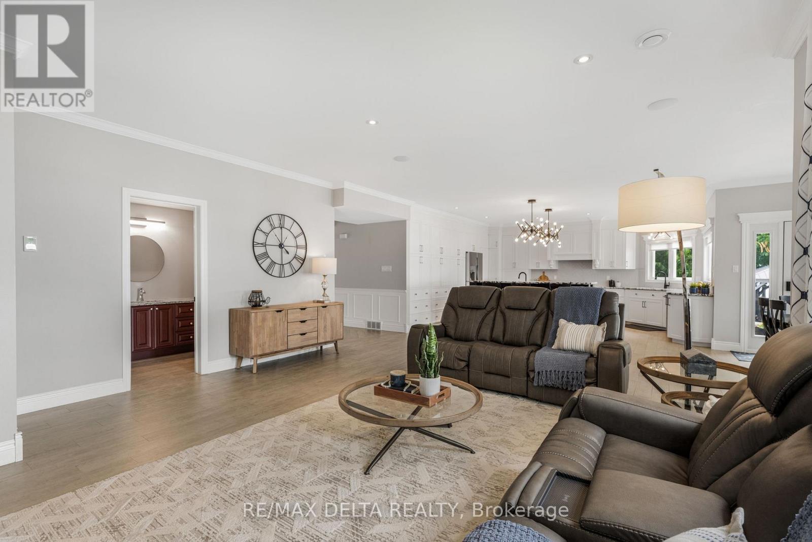 150 Voisine Road, Clarence-Rockland, ON - Indoor Photo Showing Living Room