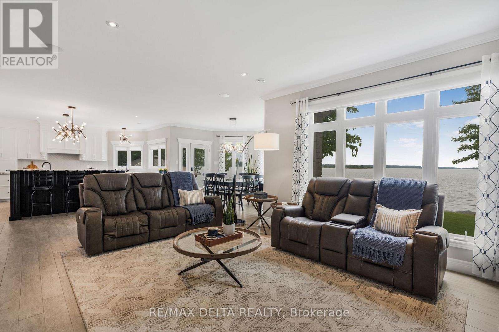 150 Voisine Road, Clarence-Rockland, ON - Indoor Photo Showing Living Room