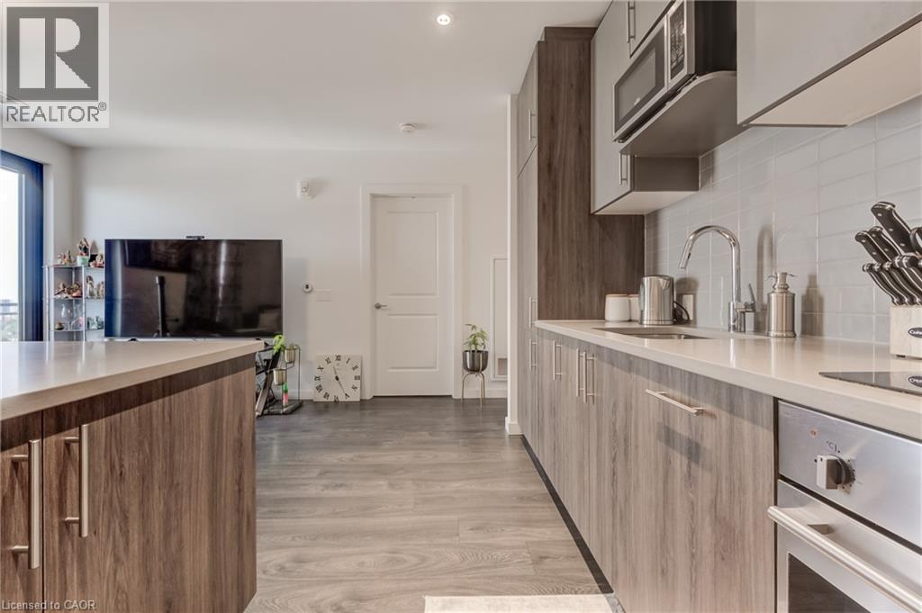 181 King Street S Unit# 1811, Waterloo, ON - Indoor Photo Showing Kitchen