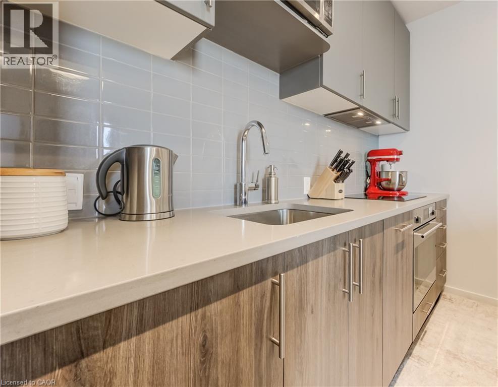 181 King Street S Unit# 1811, Waterloo, ON - Indoor Photo Showing Kitchen