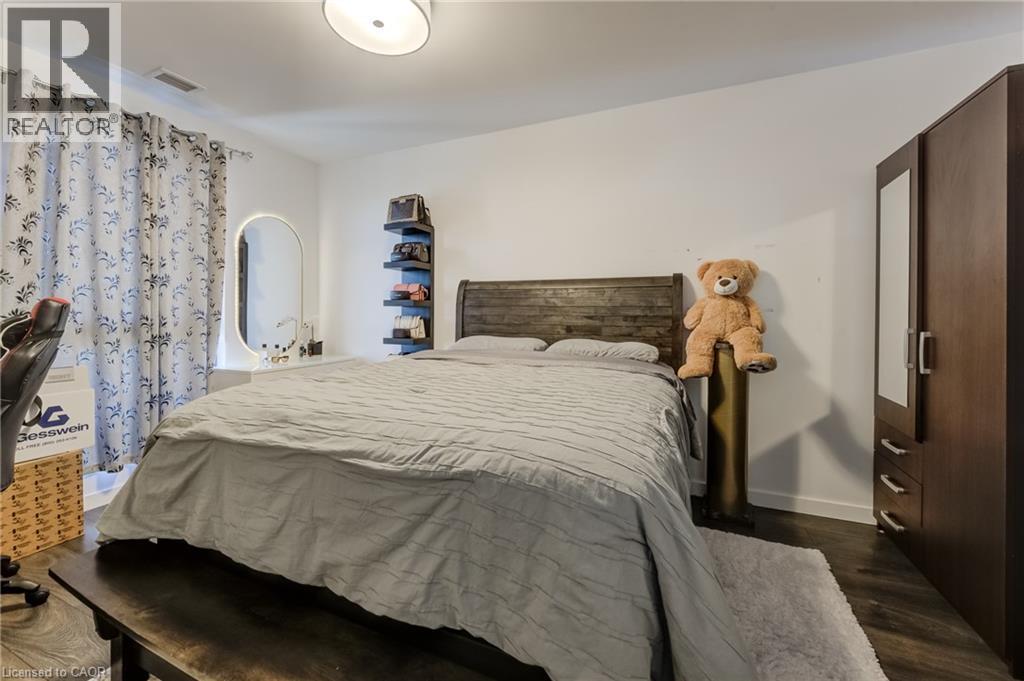 181 King Street S Unit# 1811, Waterloo, ON - Indoor Photo Showing Bedroom