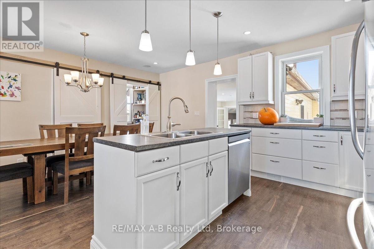 5145 Perth Line 44, Perth South (Sebringville), ON - Indoor Photo Showing Kitchen With Double Sink