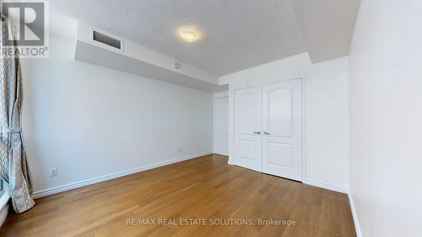 302 - 263 Wellington Street W, Toronto, ON - Indoor Photo Showing Other Room