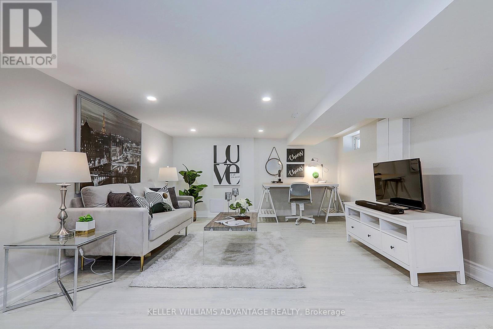 167 Queensdale Avenue, Toronto, ON - Indoor Photo Showing Living Room