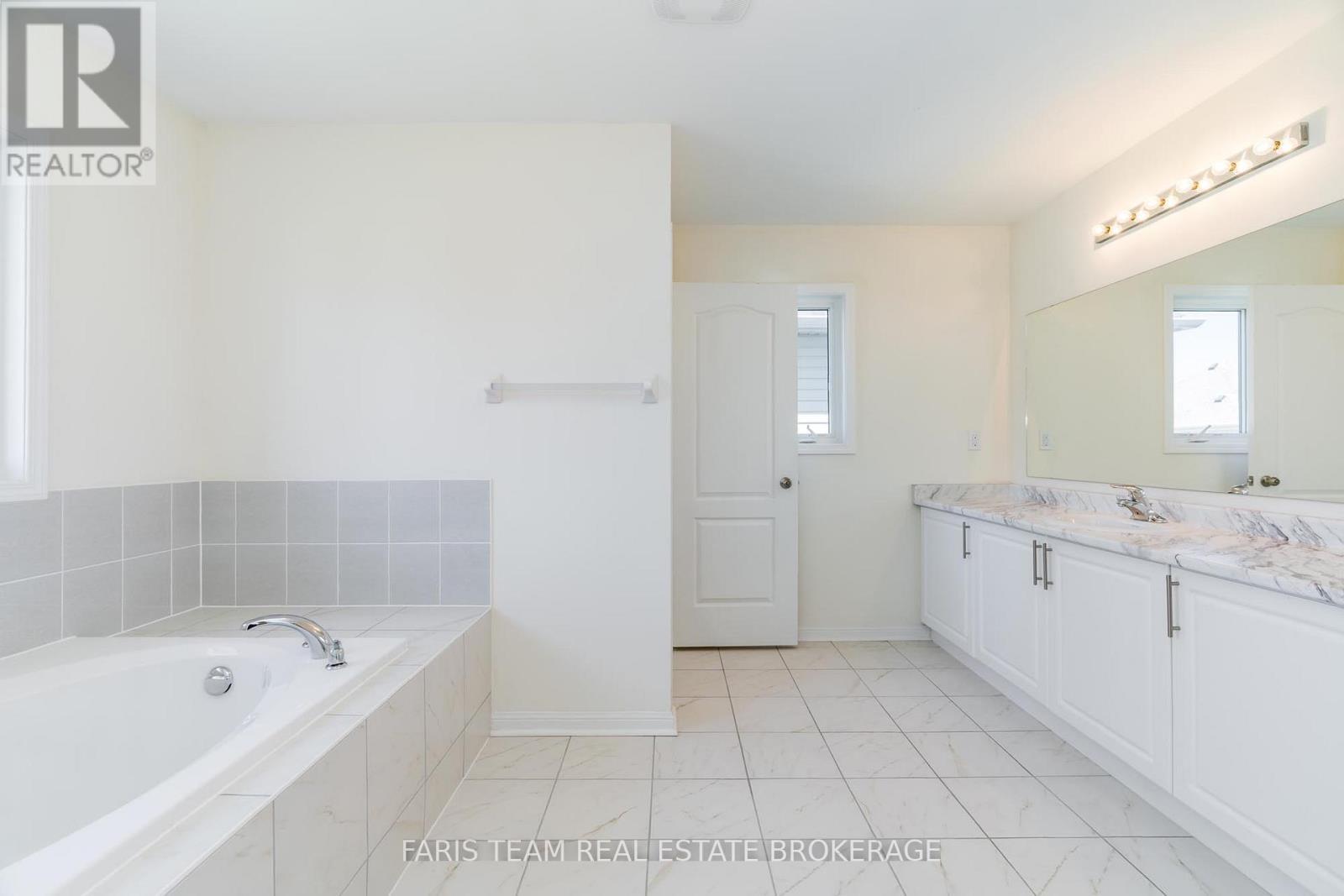 6 Cliff Thompson Court, Georgina, ON - Indoor Photo Showing Bathroom