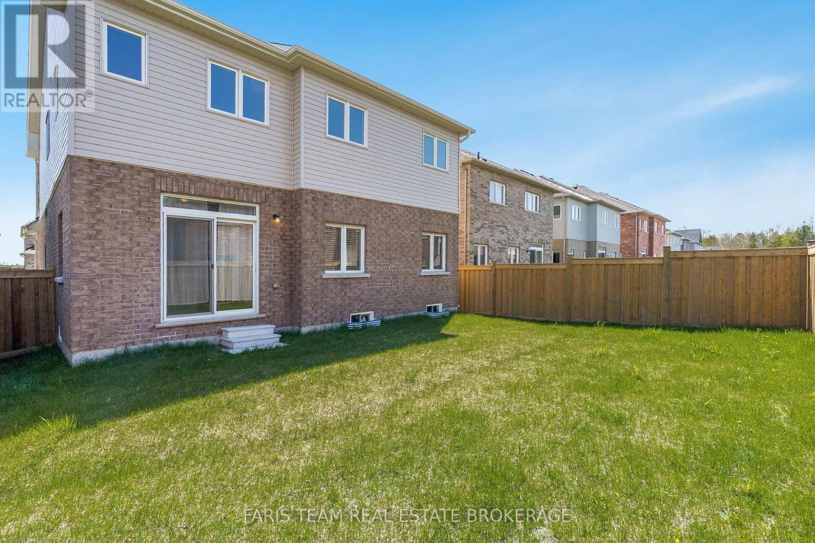 6 Cliff Thompson Court, Georgina, ON - Outdoor With Exterior