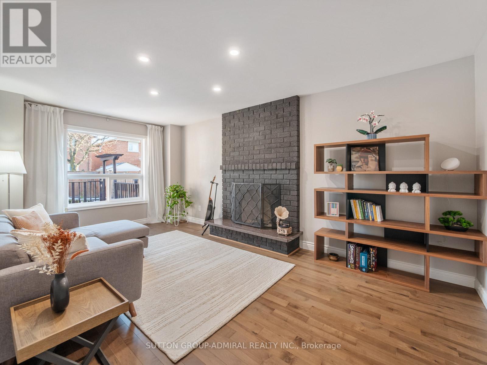 7 San Marko Place, Vaughan, ON - Indoor Photo Showing Living Room With Fireplace