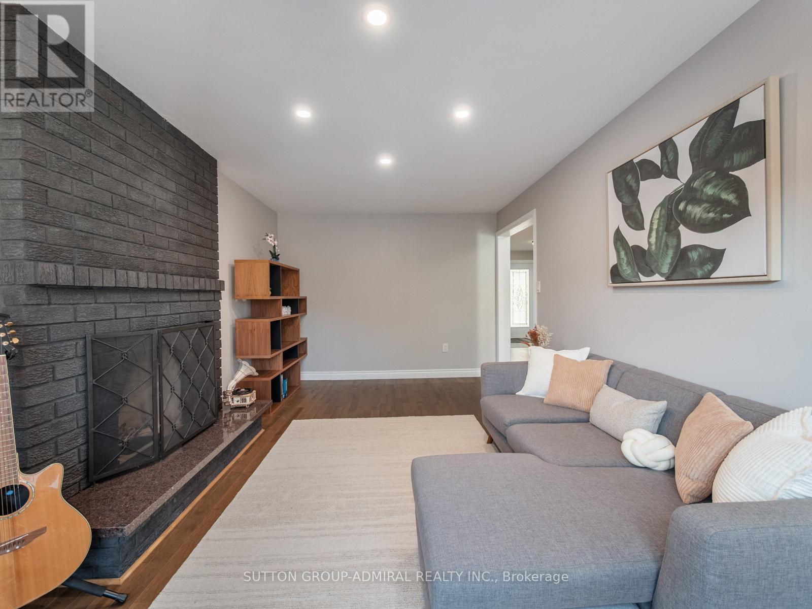 7 San Marko Place, Vaughan, ON - Indoor Photo Showing Living Room With Fireplace