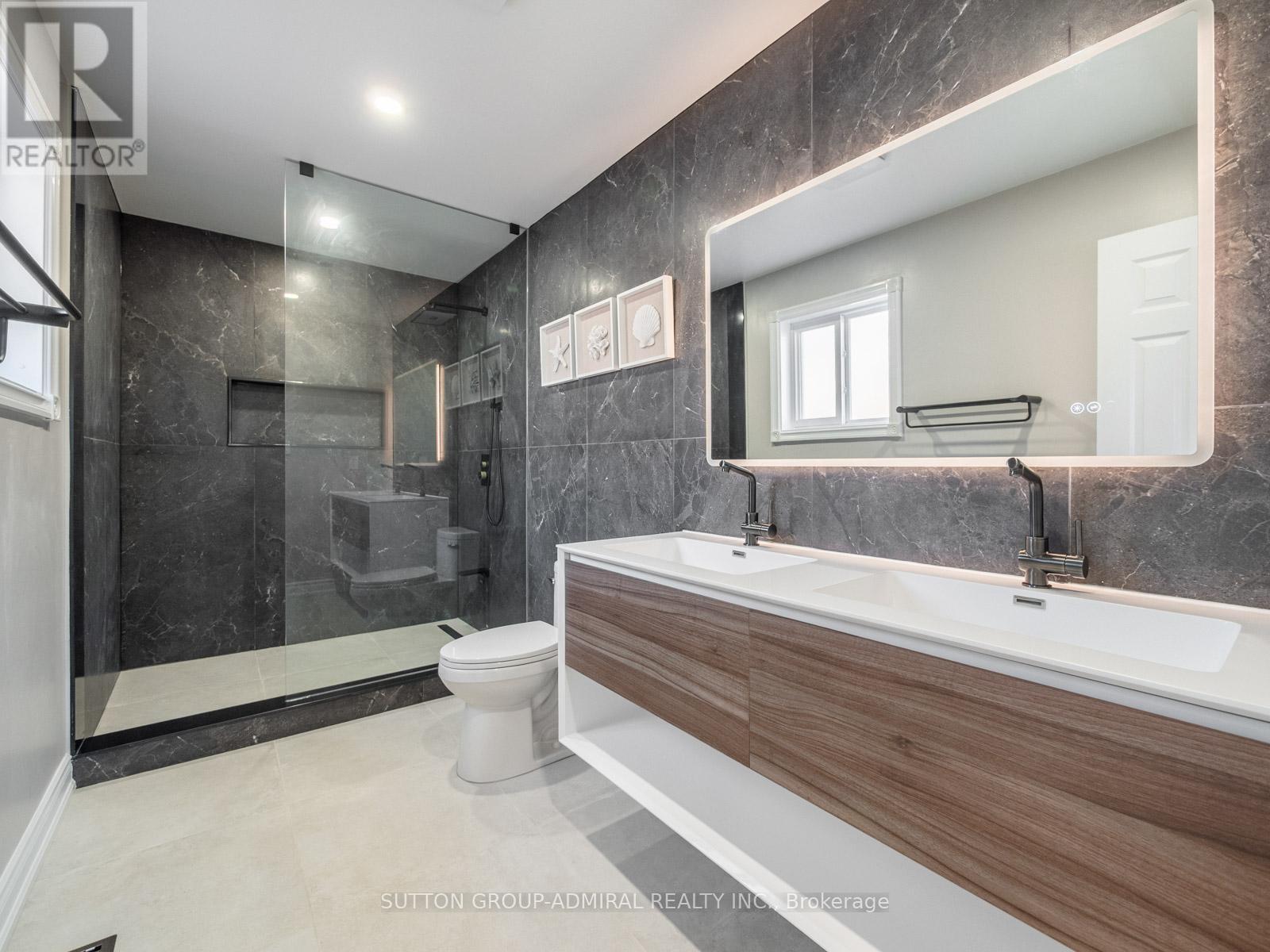 7 San Marko Place, Vaughan, ON - Indoor Photo Showing Bathroom