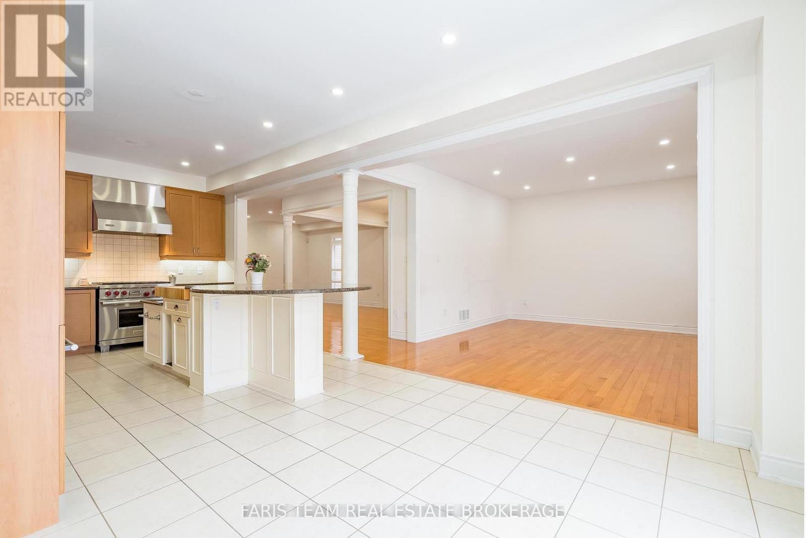 146 Sandringham Drive, Barrie, ON - Indoor Photo Showing Kitchen