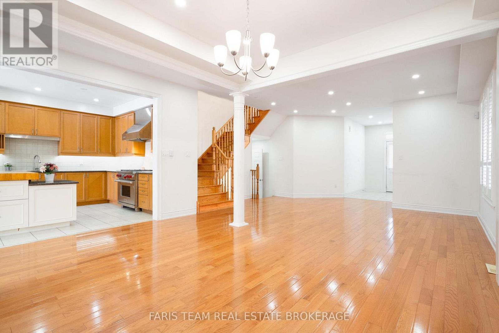 146 Sandringham Drive, Barrie, ON - Indoor Photo Showing Kitchen