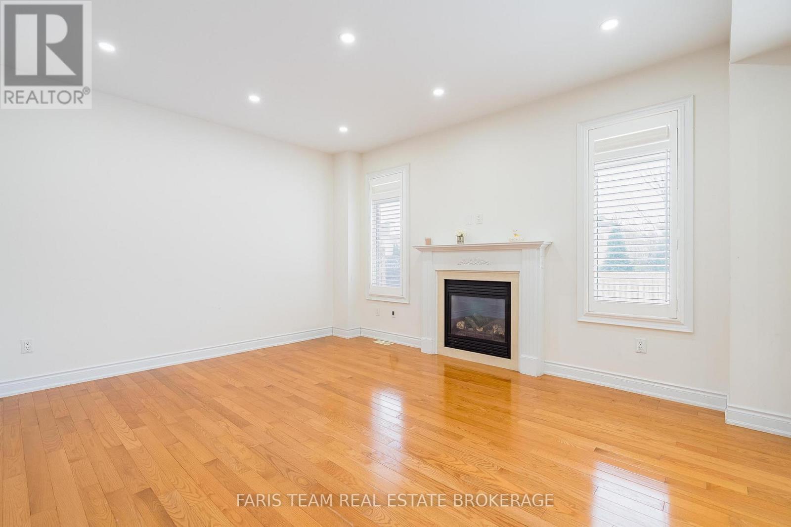 146 Sandringham Drive, Barrie, ON - Indoor With Fireplace