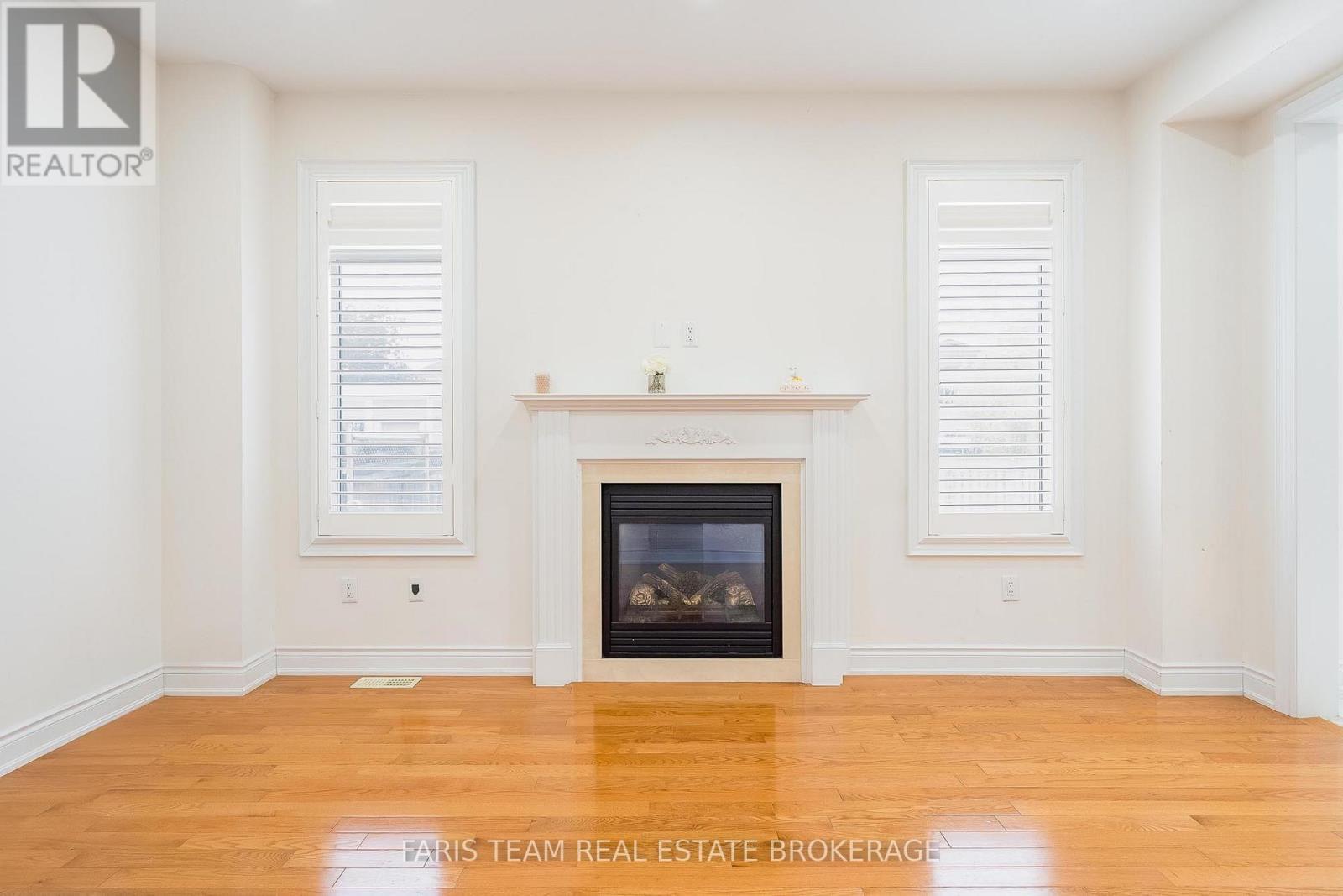 146 Sandringham Drive, Barrie, ON - Indoor With Fireplace