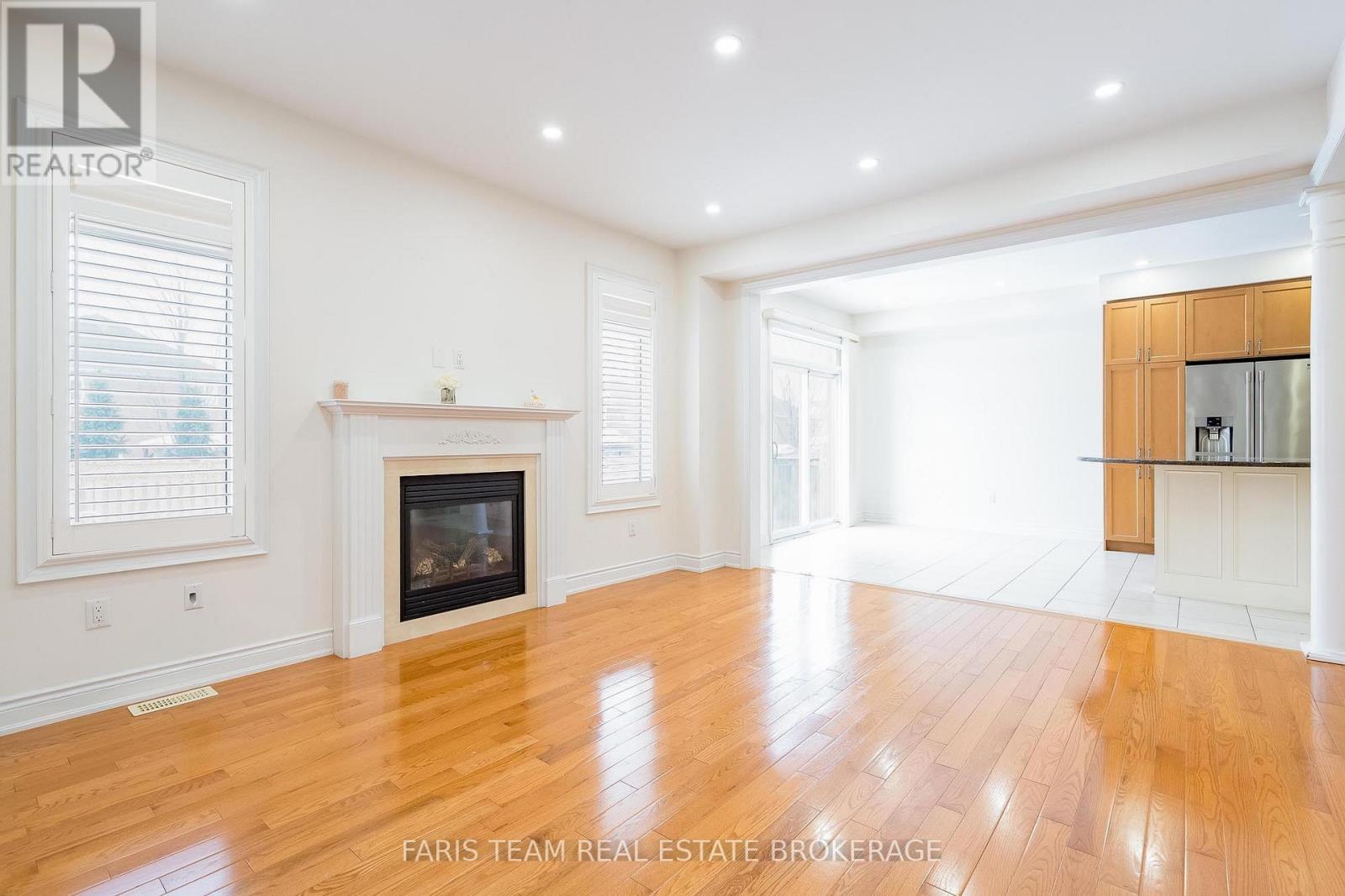 146 Sandringham Drive, Barrie, ON - Indoor Photo Showing Living Room With Fireplace