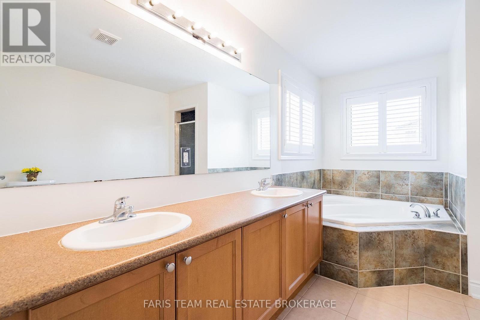 146 Sandringham Drive, Barrie, ON - Indoor Photo Showing Bathroom