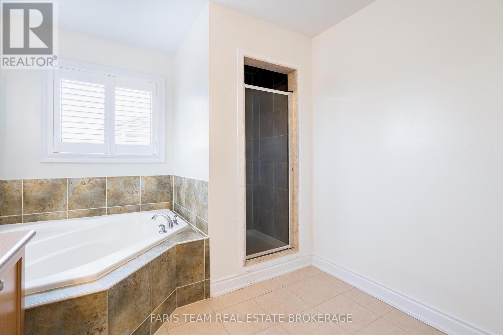 146 Sandringham Drive, Barrie, ON - Indoor Photo Showing Bathroom