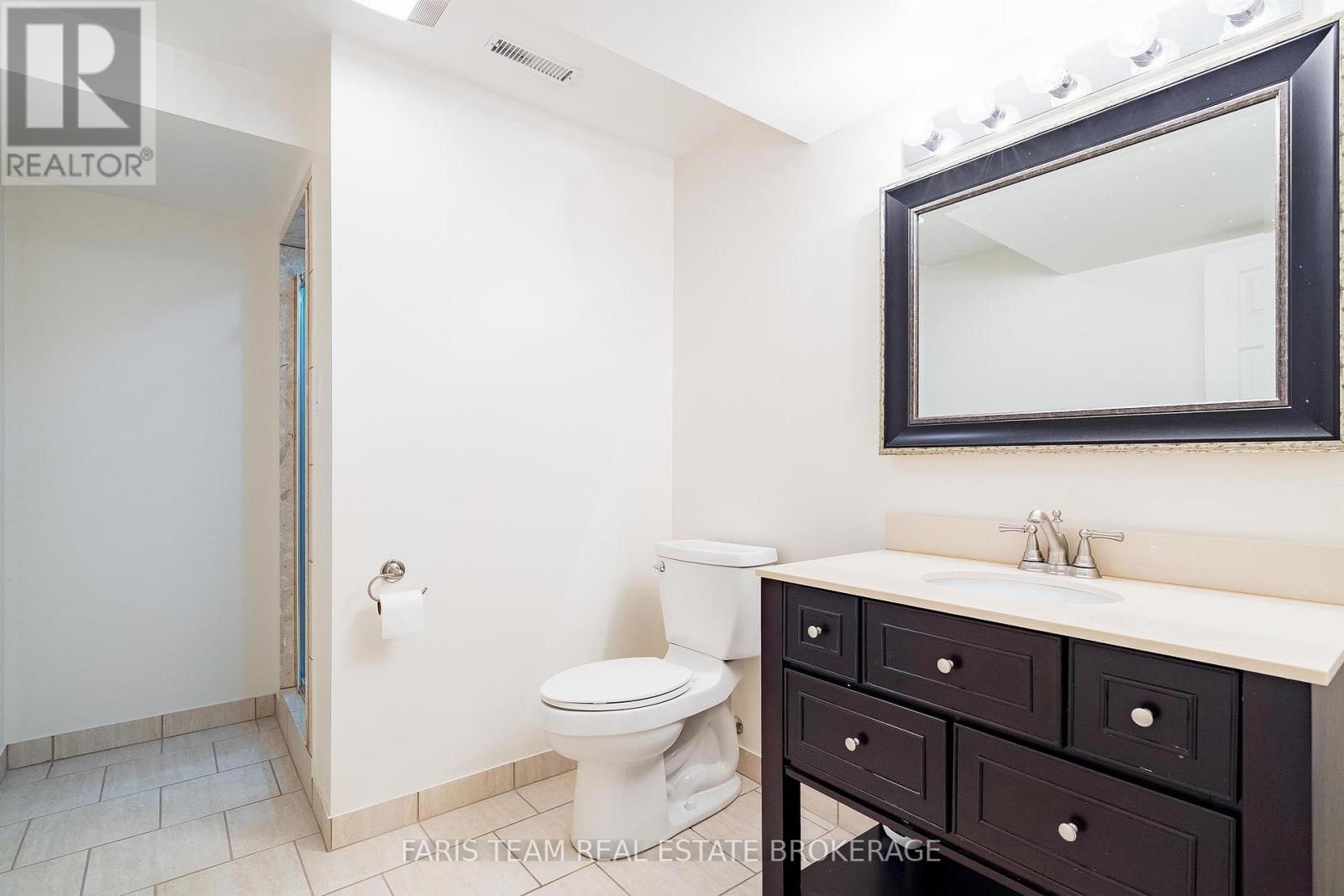 146 Sandringham Drive, Barrie, ON - Indoor Photo Showing Bathroom