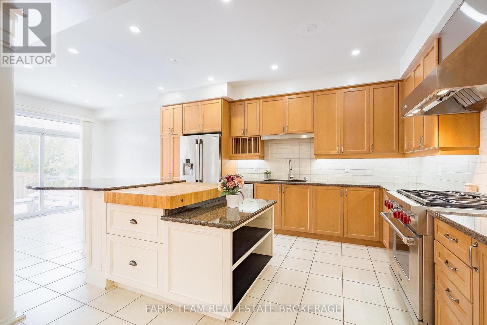 146 Sandringham Drive, Barrie, ON - Indoor Photo Showing Kitchen