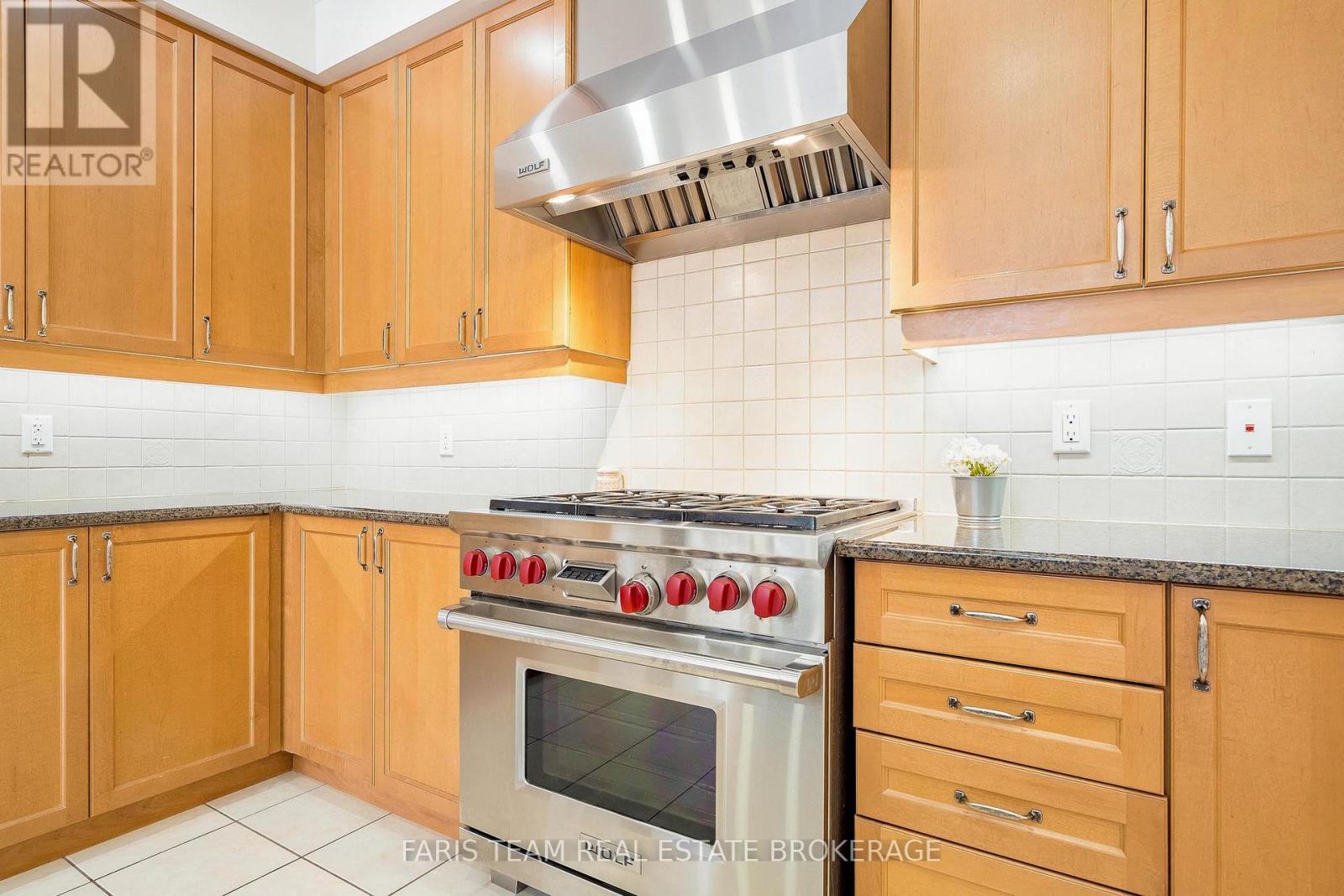 146 Sandringham Drive, Barrie, ON - Indoor Photo Showing Kitchen