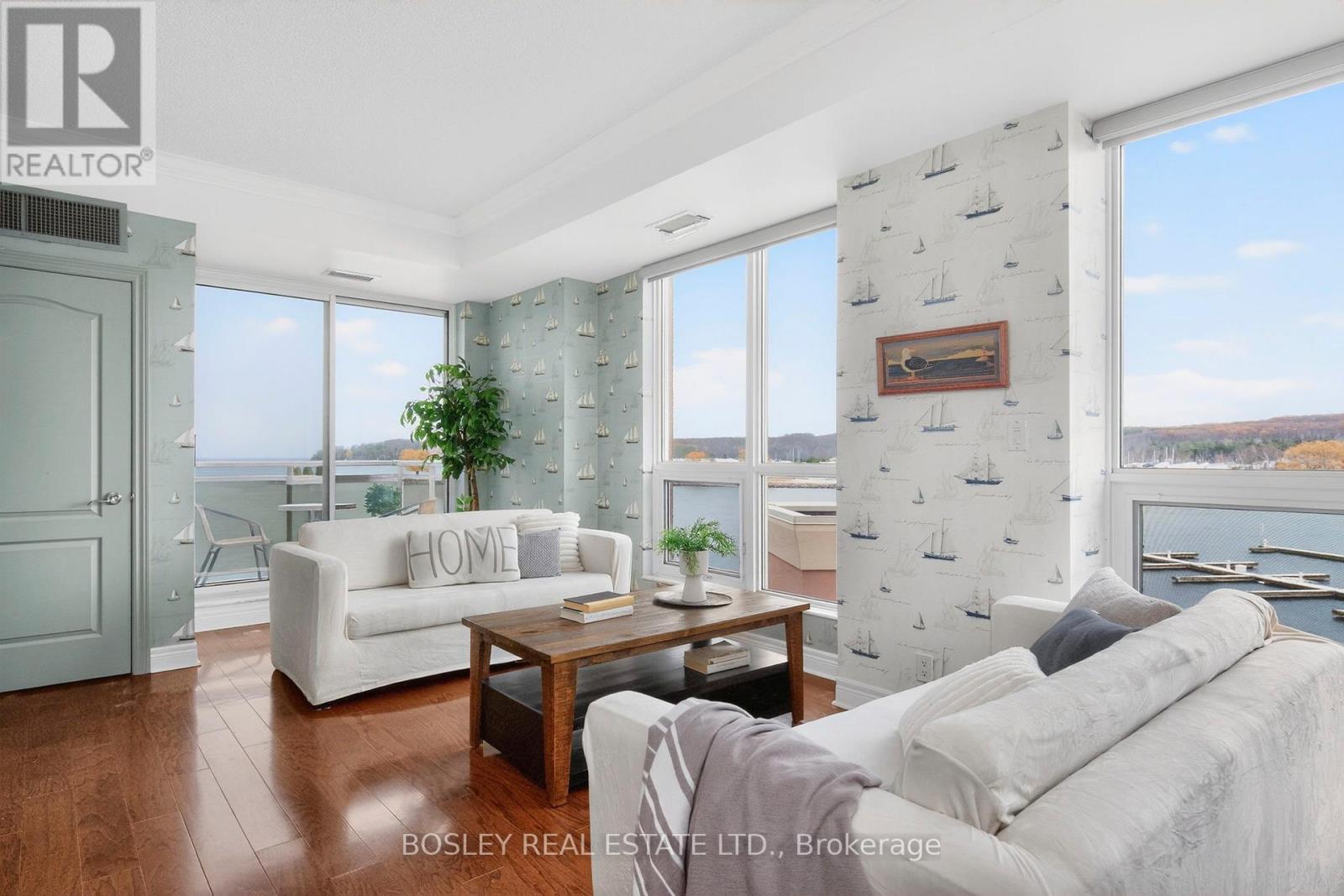 307 - 699 Aberdeen Boulevard, Midland, ON - Indoor Photo Showing Living Room
