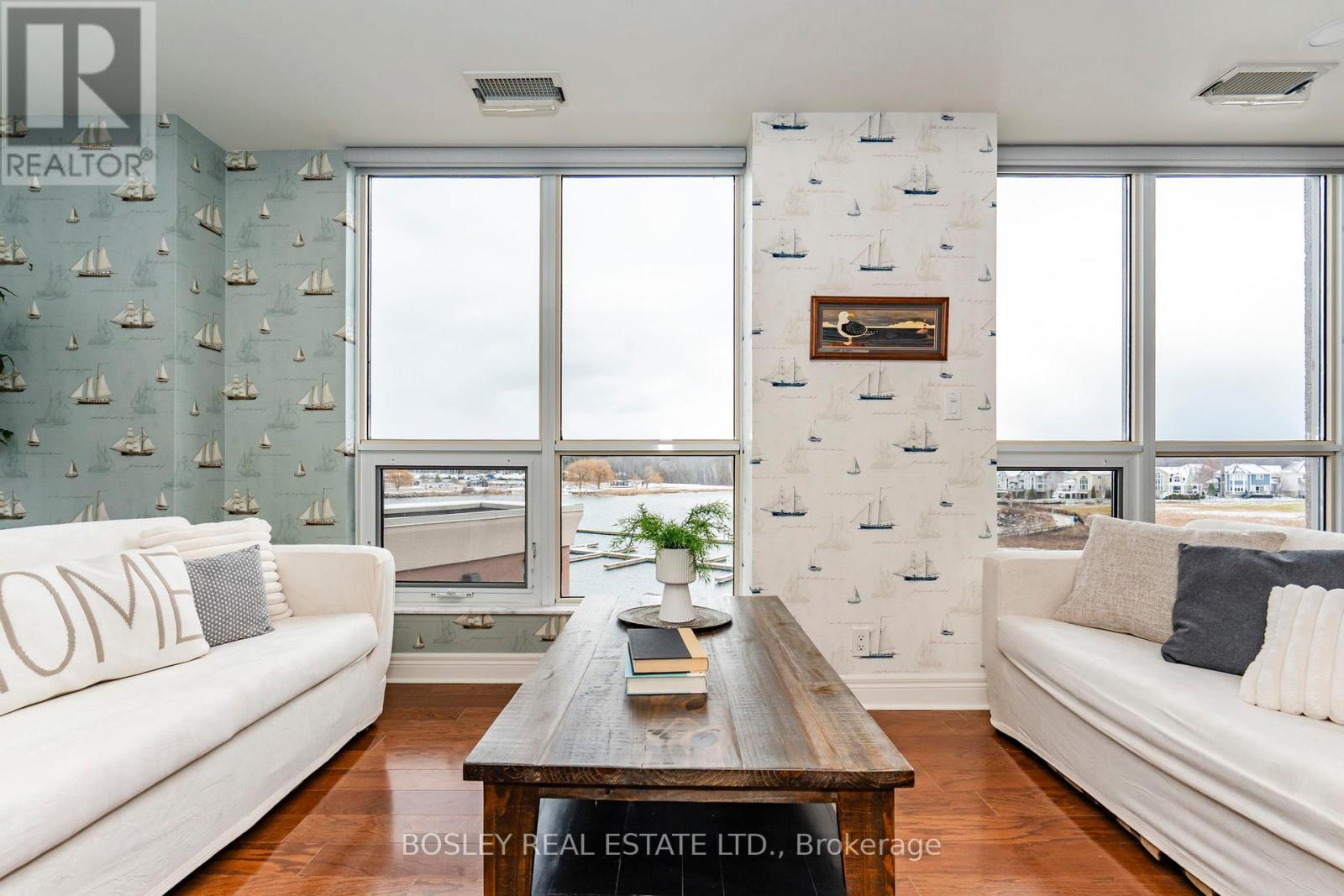 307 - 699 Aberdeen Boulevard, Midland, ON - Indoor Photo Showing Living Room