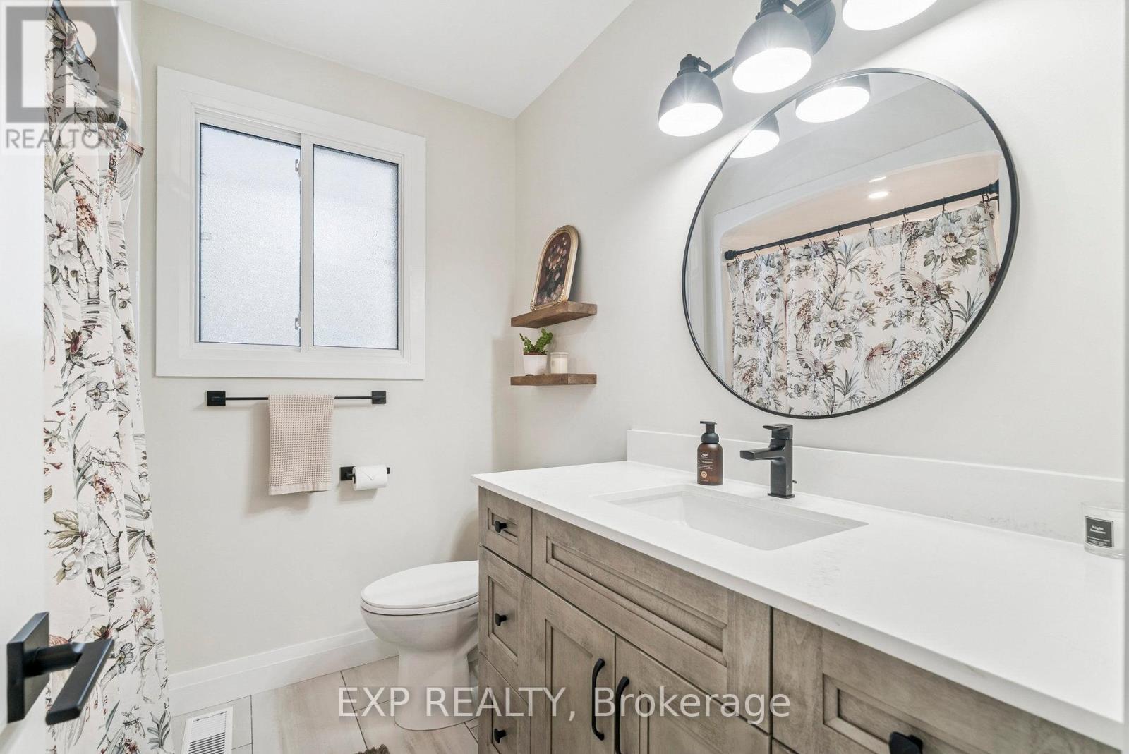 2386 South Orr Lake Road, Springwater, ON - Indoor Photo Showing Bathroom