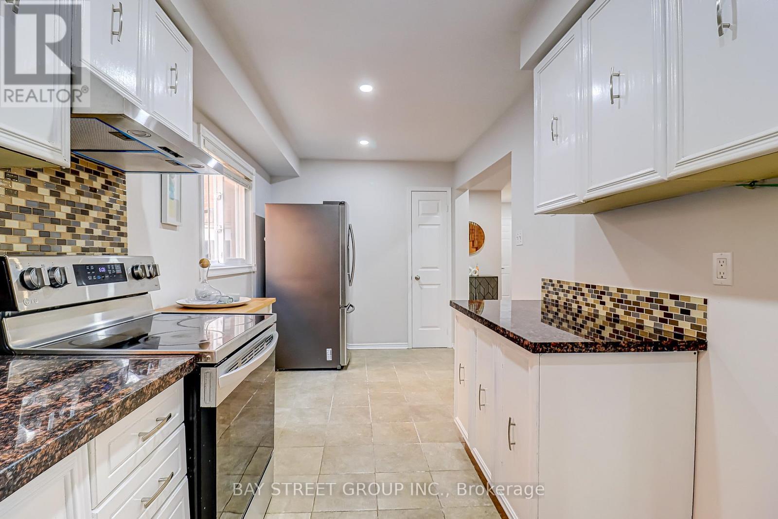 679 Constellation Drive, Mississauga, ON - Indoor Photo Showing Kitchen
