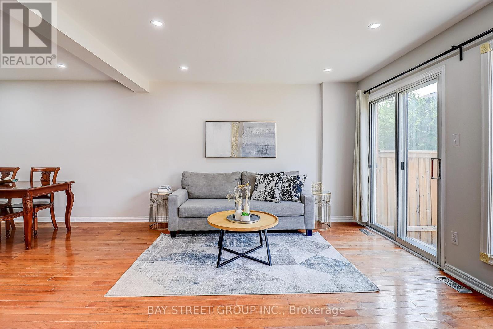 679 Constellation Drive, Mississauga, ON - Indoor Photo Showing Living Room