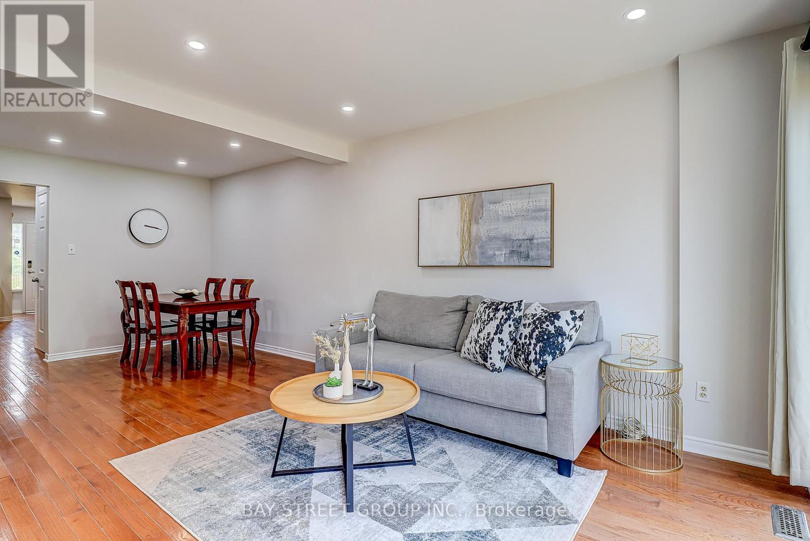 679 Constellation Drive, Mississauga, ON - Indoor Photo Showing Living Room