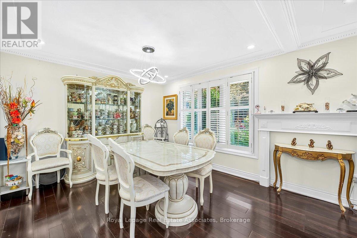 51 Picton Street, Hamilton, ON - Indoor Photo Showing Dining Room