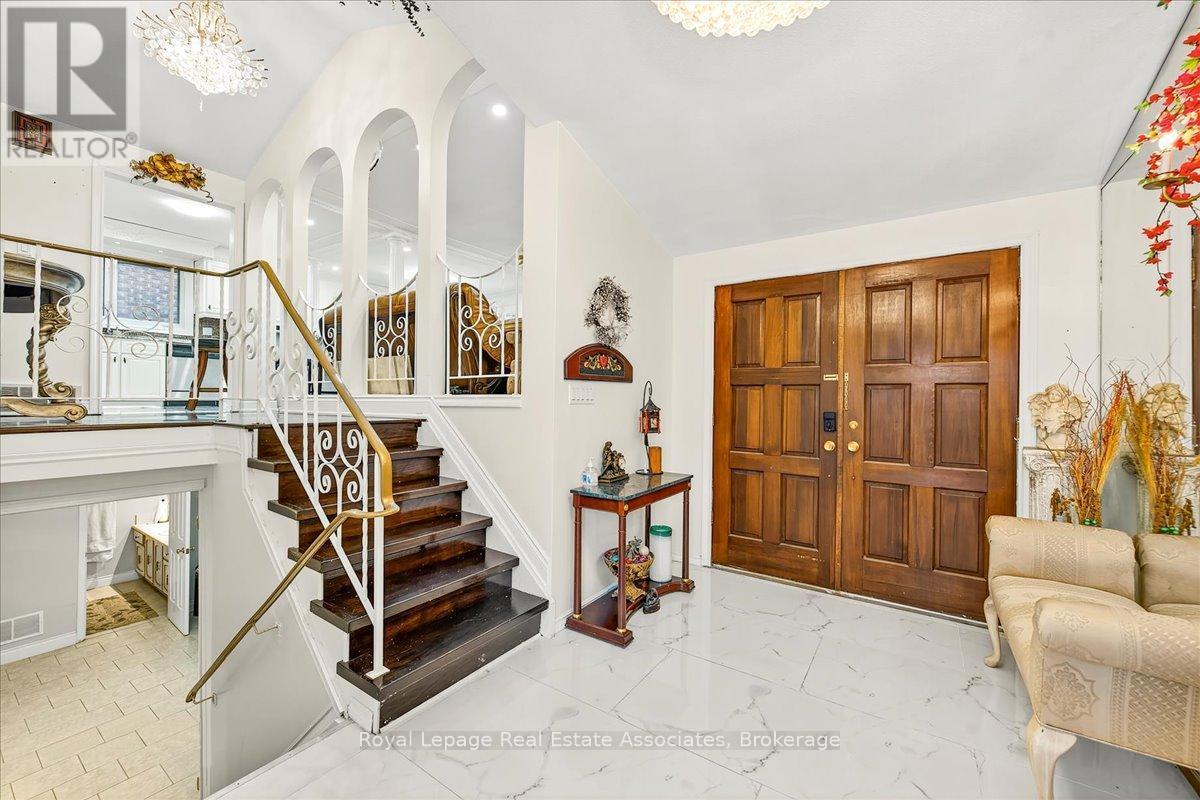 51 Picton Street, Hamilton, ON - Indoor Photo Showing Other Room