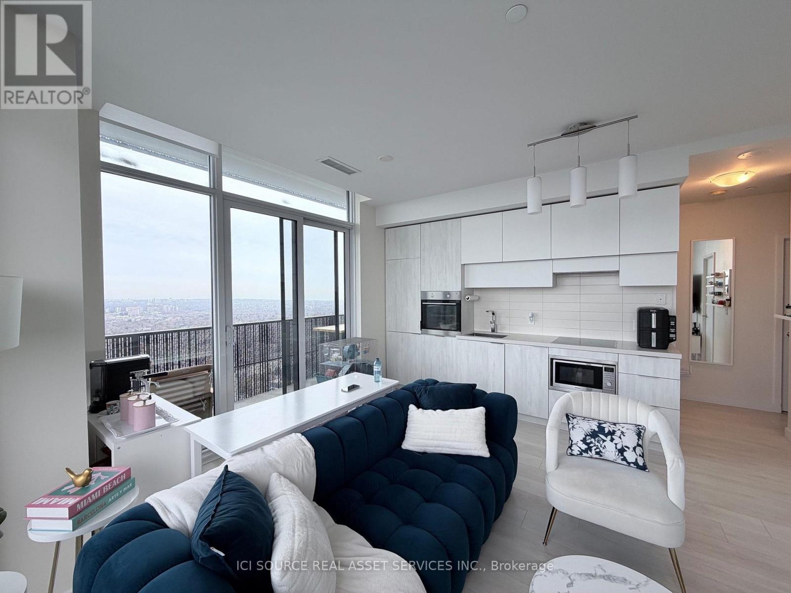 5807 - 8 Eglinton Avenue E, Toronto, ON - Indoor Photo Showing Other Room