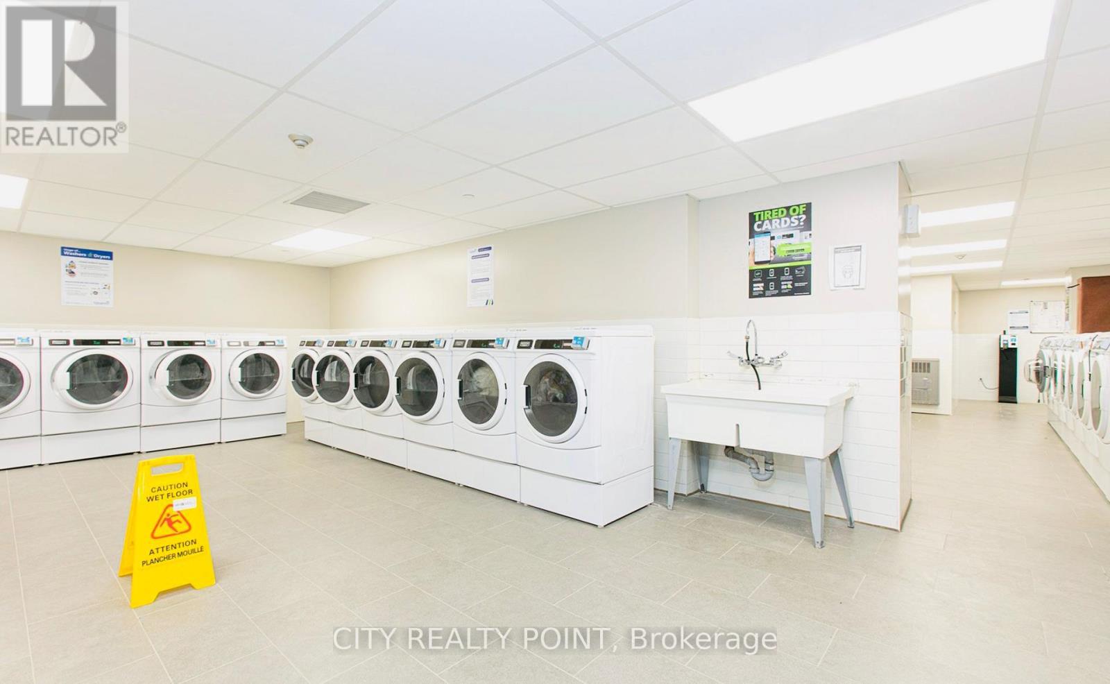 1007 - 666 Spadina Avenue, Toronto, ON - Indoor Photo Showing Laundry Room