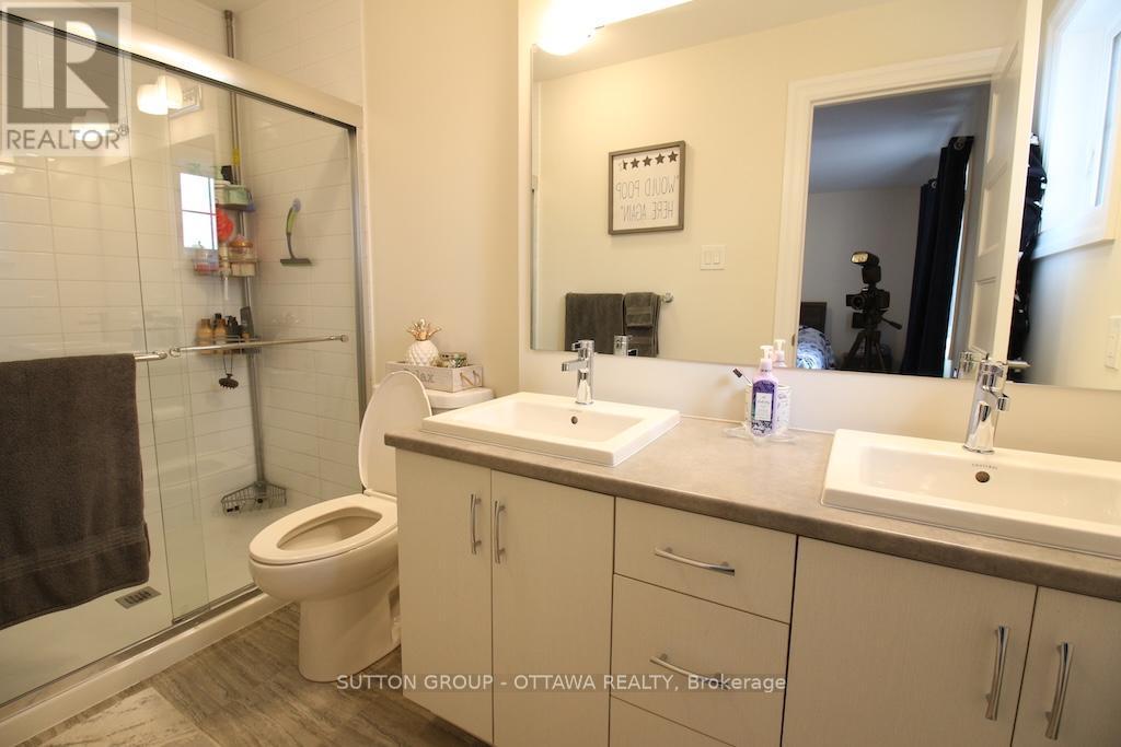 303 Rue De L Etang Street, Clarence-Rockland, ON - Indoor Photo Showing Bathroom