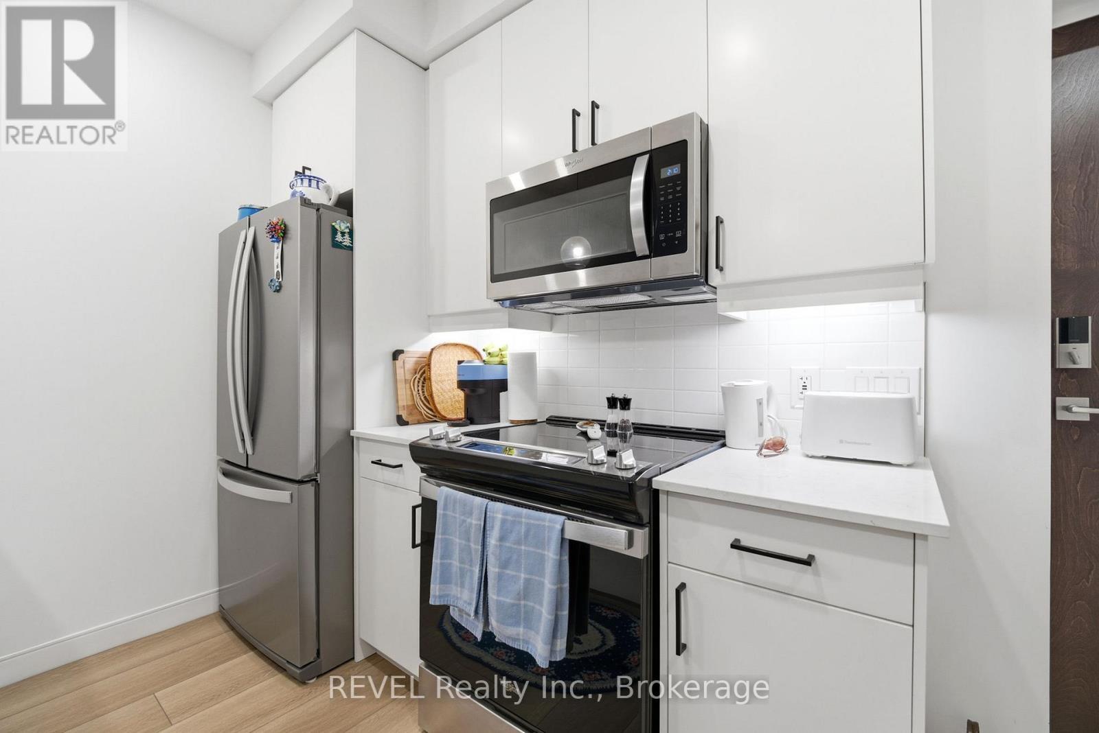 203 - 118 West Street, Port Colborne (Sugarloaf), ON - Indoor Photo Showing Kitchen With Stainless Steel Kitchen