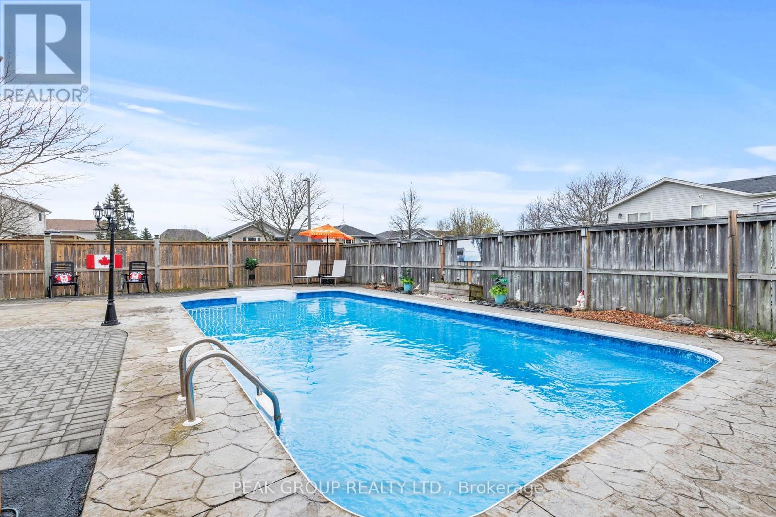 427 Trillium Avenue, Welland (West Welland), ON - Outdoor With In Ground Pool With Deck Patio Veranda With Backyard